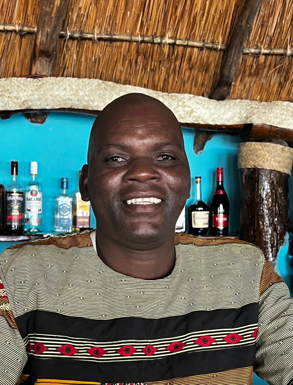 Stephen Banda - Bar & Waiter